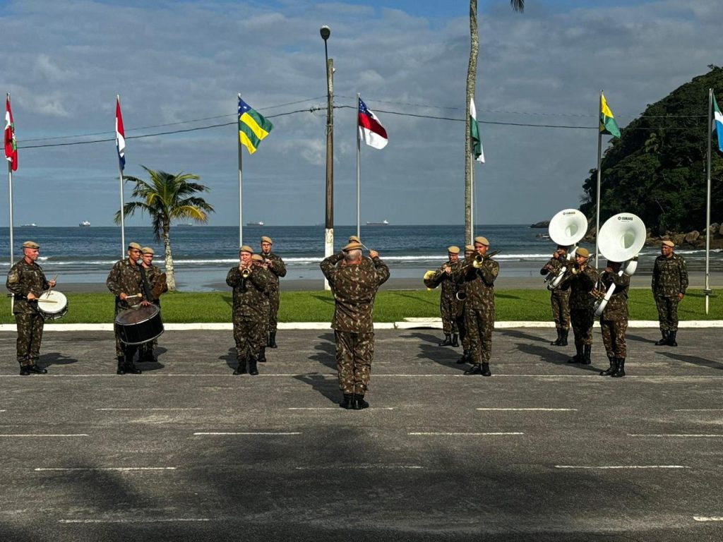 Banda de Música da Guarnição Militar da Baixada Santista em apresentação gratuita no Shopping Parque Balneário.