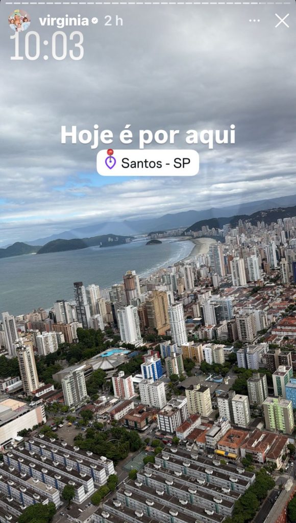 Quiosque Wepink da Virginia Fonseca no Praiamar Shopping em Santos com perfumes e cosméticos.