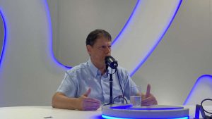 Governador Tarcísio de Freitas detalha projeto do Túnel Santos-Guarujá em entrevista sobre infraestrutura paulista.