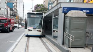 Novo trajeto do VLT passa a operar em Santos