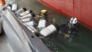 Apreensão de 340 kg de cocaína no Porto de Santos em operação conjunta das forças de segurança no litoral de SP.