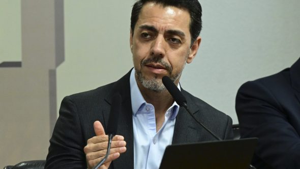 Presidente do Porto de Santos é citado em investigação da PF sobre fraudes no INSS