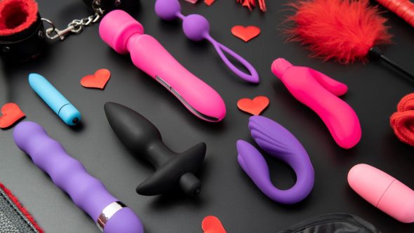 Brinquedos sexuais apimentam a relação? Veja o que muda para na vida a dois. Foto: Freepik