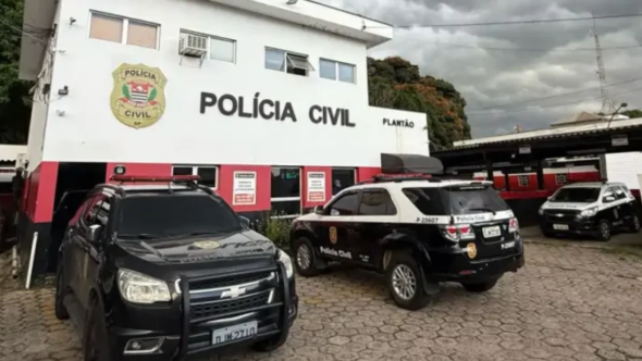 Homem detido por furto de chocolates e ameaça em supermercado na Praça Luiz Apezzato, Bragança Paulista.