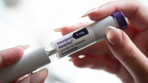 Embalagem de Mounjaro tirzepatida para tratamento de diabetes tipo 2 pediátrico aprovado pela Anvisa no Brasil.