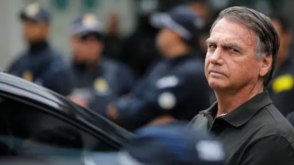 Jair Bolsonaro em destaque sobre parecer da PGR favorável à concessão de sua prisão domiciliar.