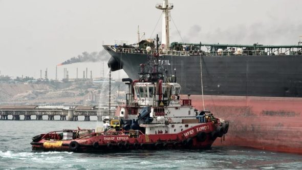 Barris de petróleo em estoque estratégico para conter a alta do preço do petróleo mundial.