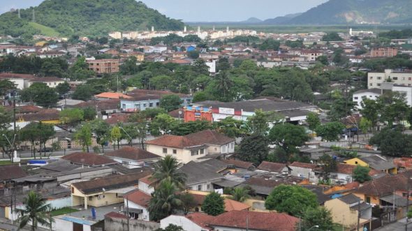 Vista aérea de Cubatão em celebração aos 77 anos de emancipação política e história de superação ambiental.