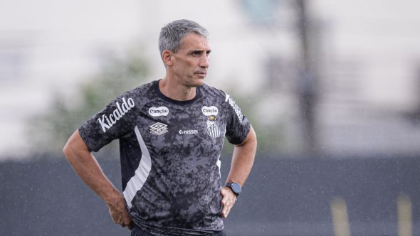 Técnico Juan Pablo Vojvoda sob análise da diretoria do Santos para definição de permanência no cargo.