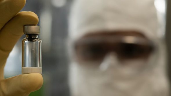 Vacina IXCHIQ contra Chikungunya: imunizante do Instituto Butantan com fabricação autorizada pela Anvisa no Brasil.