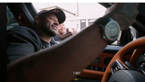Neymar passeia pela Baixada Santista e visita casa em que cresceu