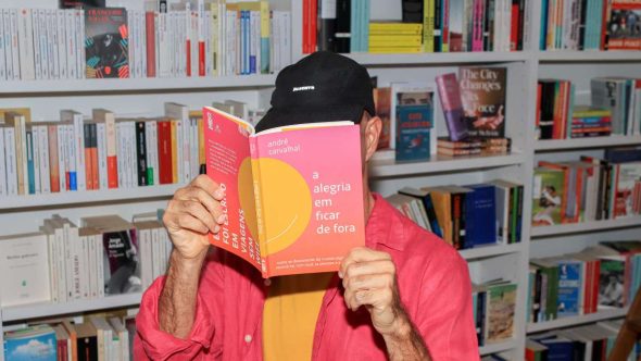 Lançamento do livro A alegria em ficar de foram acontece no dia 20 de maio em Campinas.