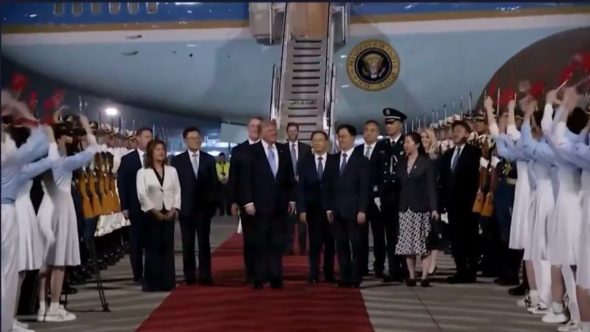 Presidente Donald Trump e Xi Jinping em encontro diplomático em Pequim durante visita oficial à China.