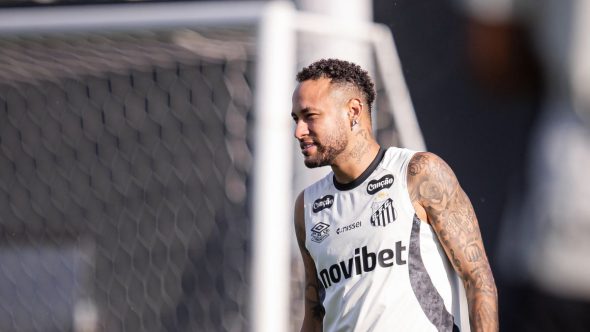 Jogadores do Santos FC em preparação para o jogo contra o Remo pela nona rodada do Brasileirão.