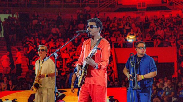 Cantor Seu Jorge em show no projeto O Som das Palafitas, Instituto Arte no Dique, Santos.