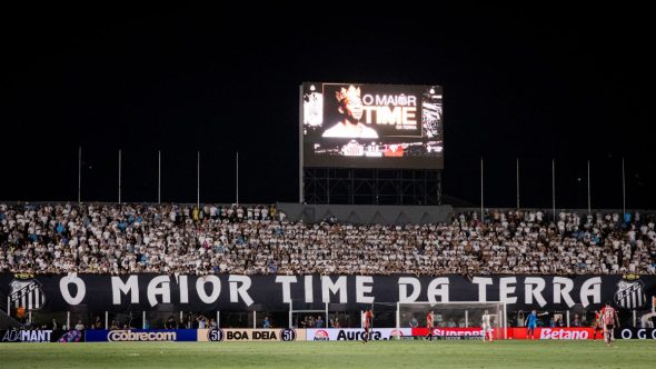 Estádio Vila Belmiro pronto para receber Santos e Atlético-MG pela 11ª rodada do Brasileirão.
