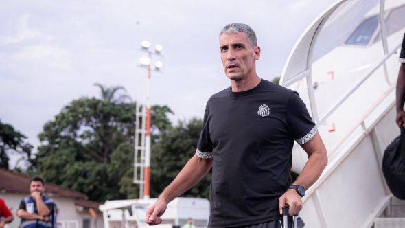 Vojvoda é demitido e não é mais técnico do Santos; Cuca está na mira