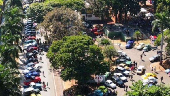 Encontro de carros antigos em Americana