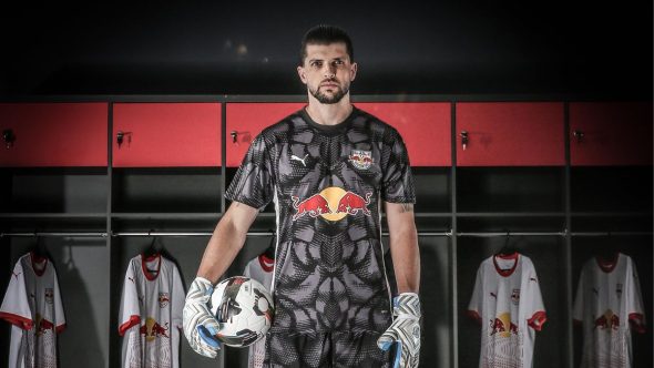 Bragantino anuncia goleiro Tiago Volpi como terceiro reforço para 2026