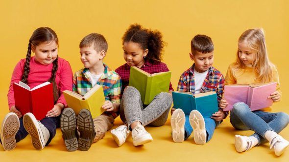 Fachada do Núcleo de Educação Infantil Conveniado NEIC Professor Arnaldo Nascimento no bairro Morrinhos em Guarujá.