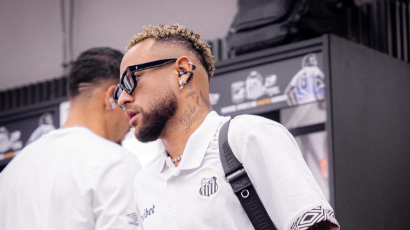 Neymar Jr com uniforme da Seleção Brasileira em foco para convocação da Copa do Mundo.