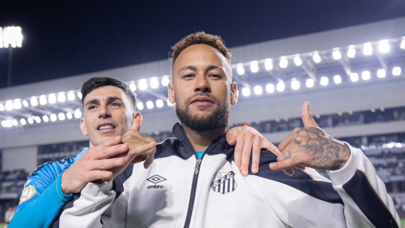 Neymar Jr em campo pelo Santos na vitória contra Coritiba pela Copa do Brasil rumo às oitavas de final.