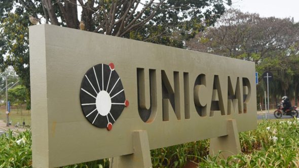 Manifestação de estudantes e funcionários da Unicamp impacta tráfego na Rodovia D. Pedro I, km 137.
