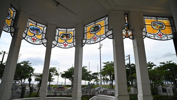 Exposição Santos 480 anos Berço do Brasil Moderno na Pinacoteca Benedicto Calixto com acervo histórico.