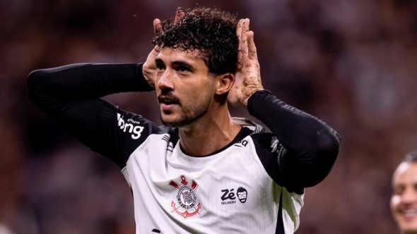 Jogadores do Corinthians celebram vitória contra Independiente Santa Fe na Neo Química Arena pela Copa Libertadores.