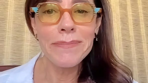 Atriz Christiane Torloni em close, centro de processo judicial por acúmulo de função e danos morais.