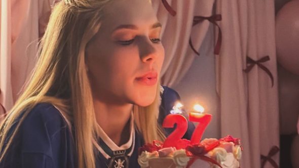 Virginia celebra aniversário de 27 anos em festa surpresa na casa de Vini Jr em Madrid.