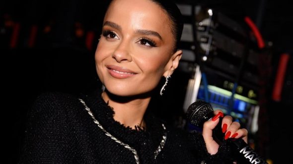 Cantora Maiara e Felipe Cavaliere aparecem juntos publicamente confirmando novo relacionamento em evento.