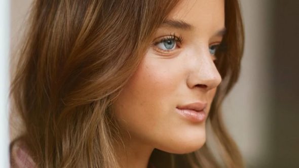 Rafaela Justus exibe resultado de sua segunda rinoplastia e comenta sobre recuperação da cirurgia plástica facial.