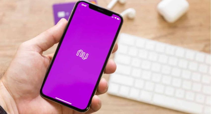 Interface do app do Nubank apresentando falha técnica em transações financeiras e transferências.