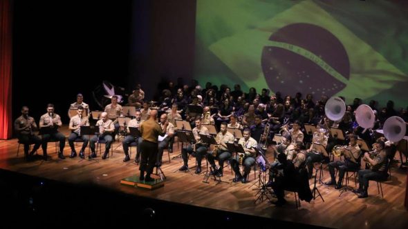 Atrações de abril no Shopping Parque Balneário em Santos com Arena Transformers e show da Banda Militar.