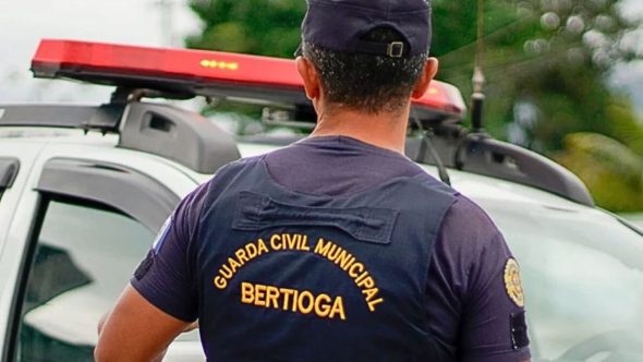 Homem é preso após morder e espancar companheira no litoral de SP