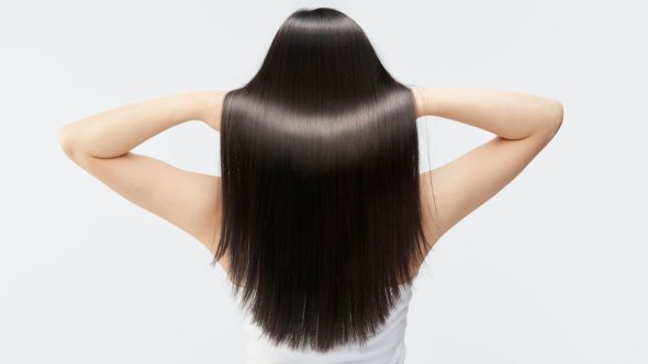 Cabelo desmaiado: conheça a tendência de fios mais macios e zero frizz