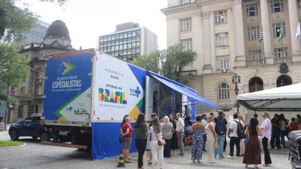 carreta do Programa Agora Tem Especialistas em Santos