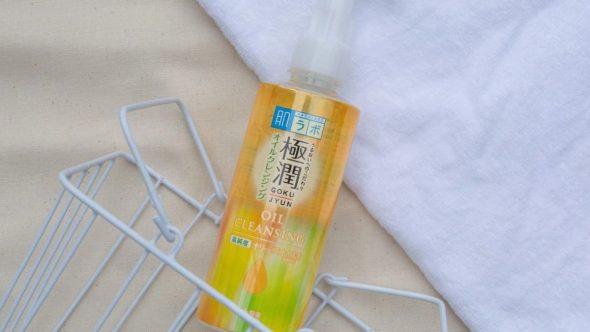 Seleção de cosméticos asiáticos japoneses e coreanos premium para rotina de skincare e cuidados faciais.