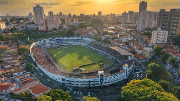 Operação de trânsito da Emdec com bloqueios viários no entorno do Estádio Moisés Lucarelli em Campinas.