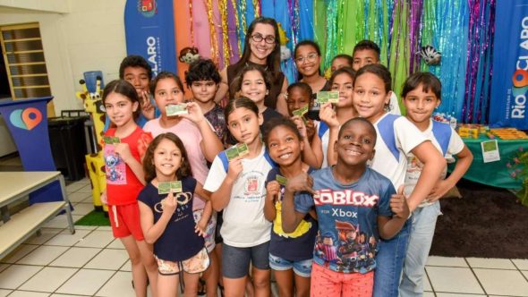 Estudantes de Rio Claro trocam recicláveis por moeda social