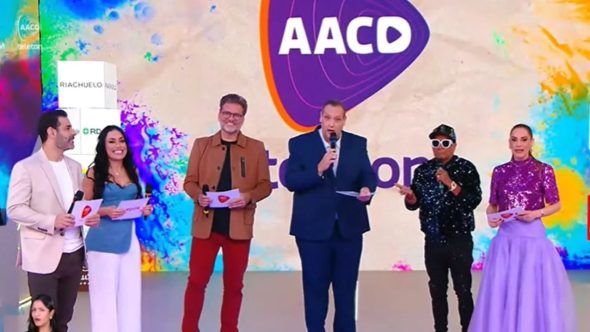 Apresentador Victor Faccioli leva carisma ao palco do Teleton 2025 em nome da VTV