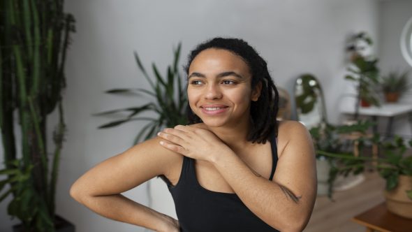 Estudos apontam que atividade física favorece a oxigenação do tecido cutâneo e ajuda no controle de inflamações. ( Crédito: Freepik)